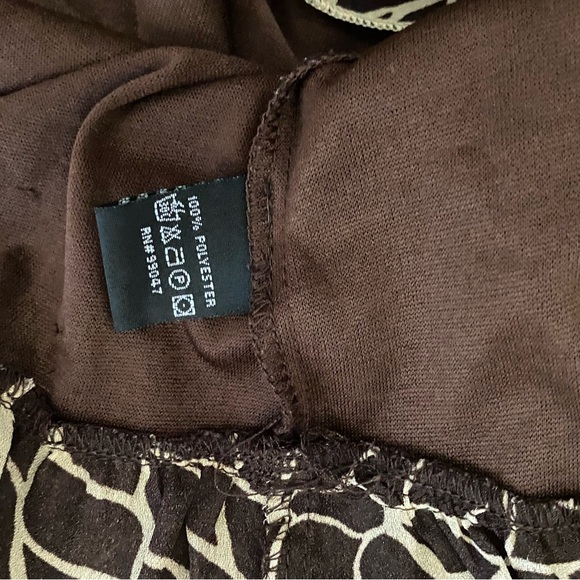 Braown and Tan abstract pattern tiered blouse - Picture 5 of 6